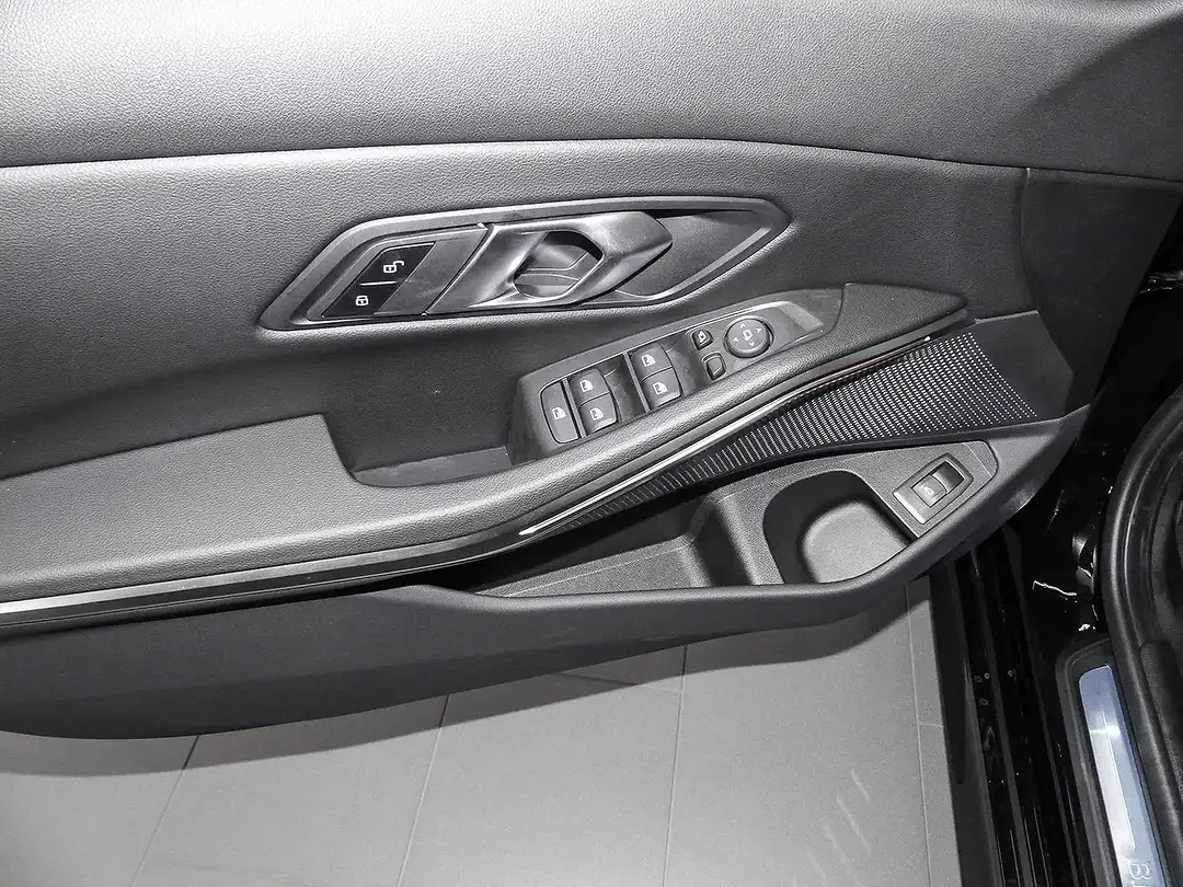 BMW 318 - Thumbnail 13