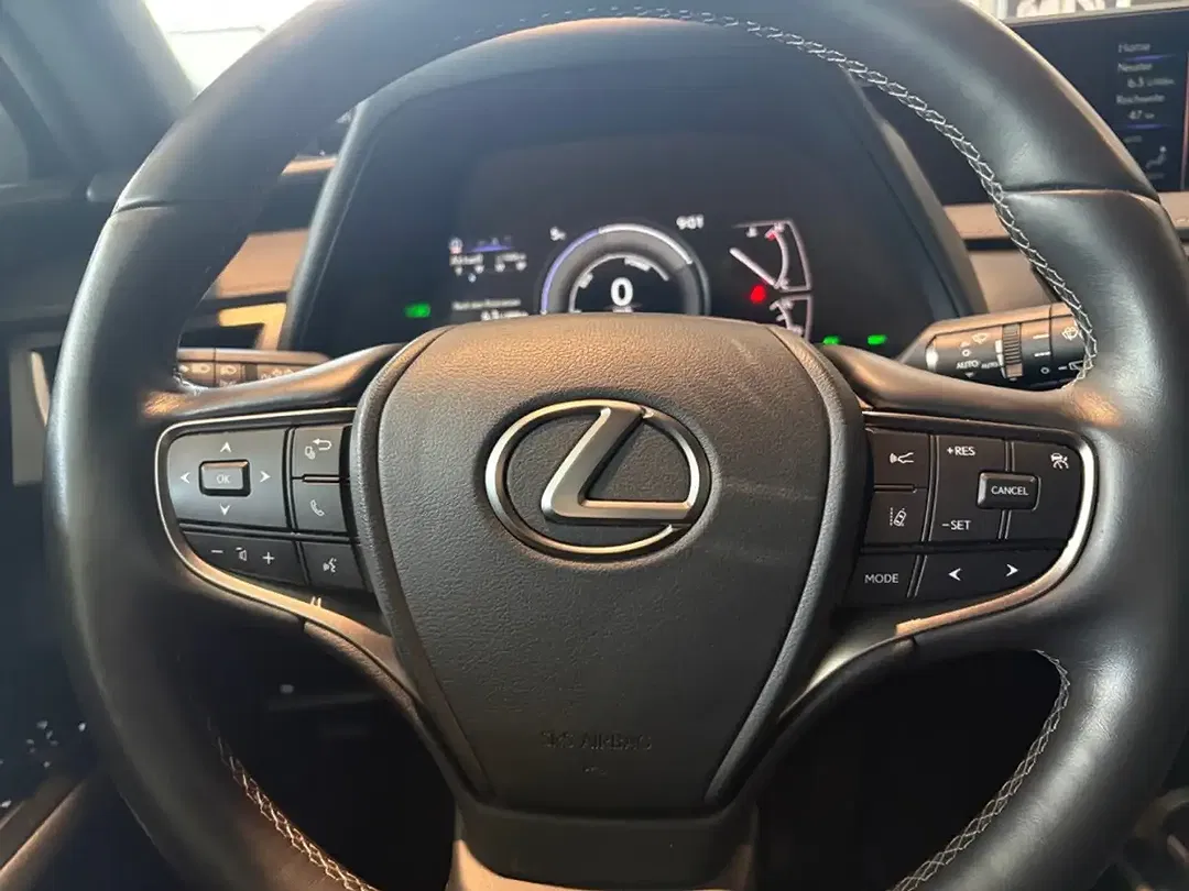 Lexus UX 250h - Thumbnail 14