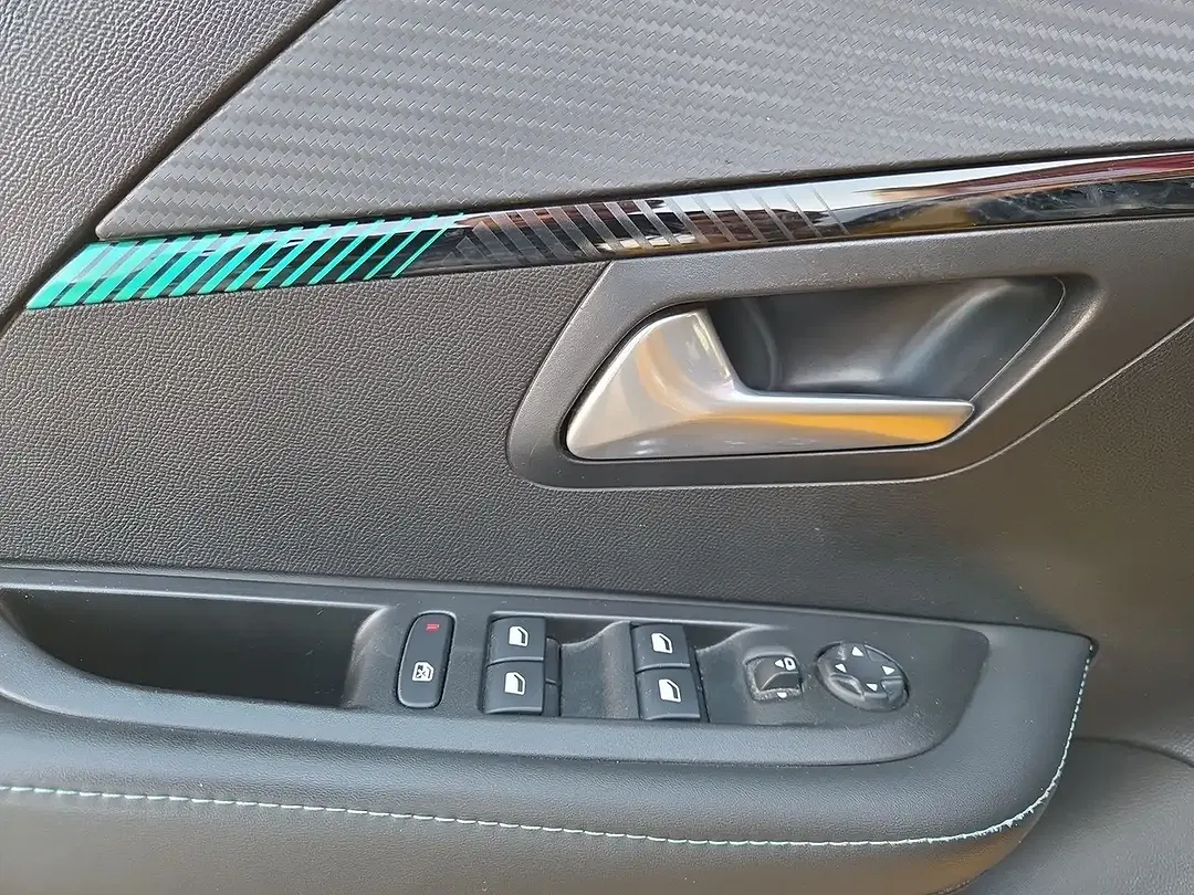 Peugeot 208 - Thumbnail 13
