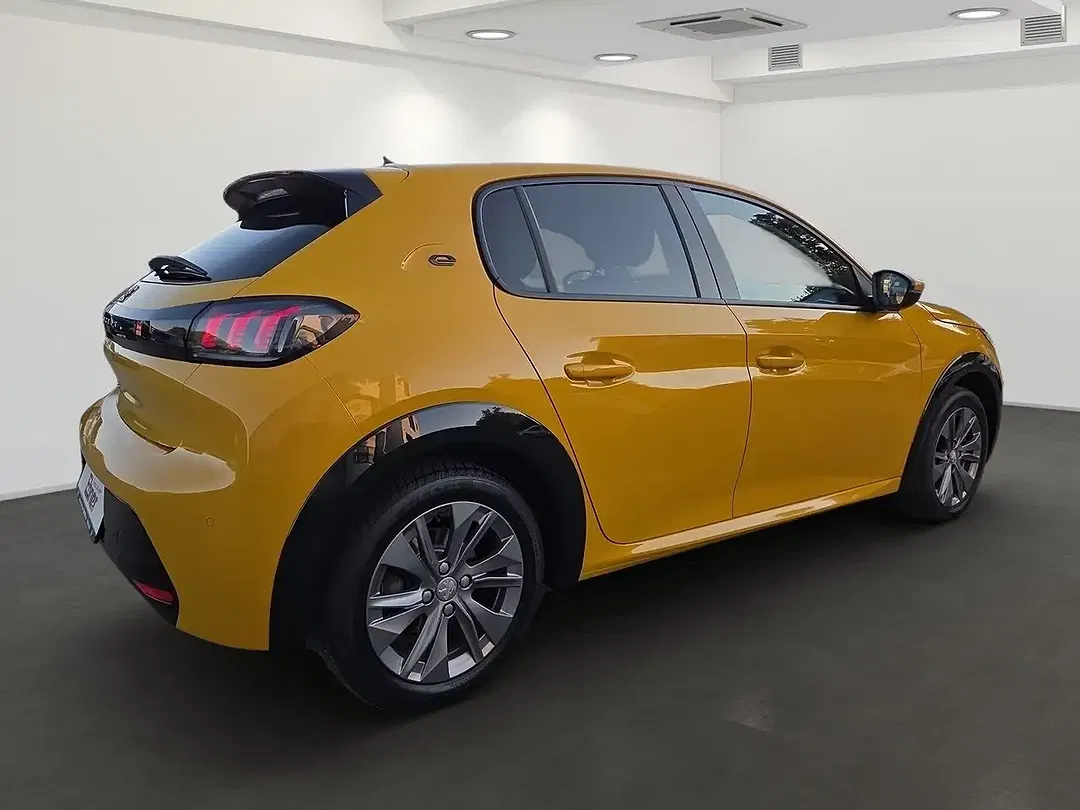 Peugeot 208 - Thumbnail 3
