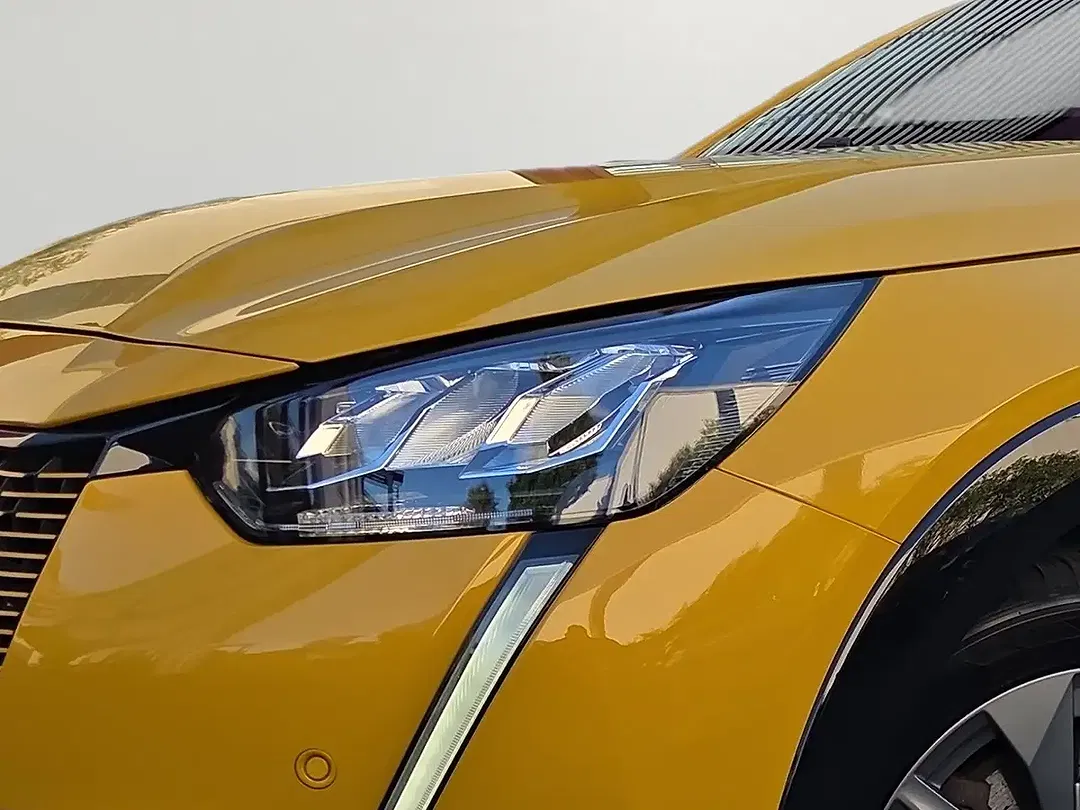 Peugeot 208 - Thumbnail 5