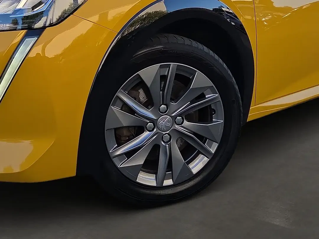 Peugeot 208 - Thumbnail 6