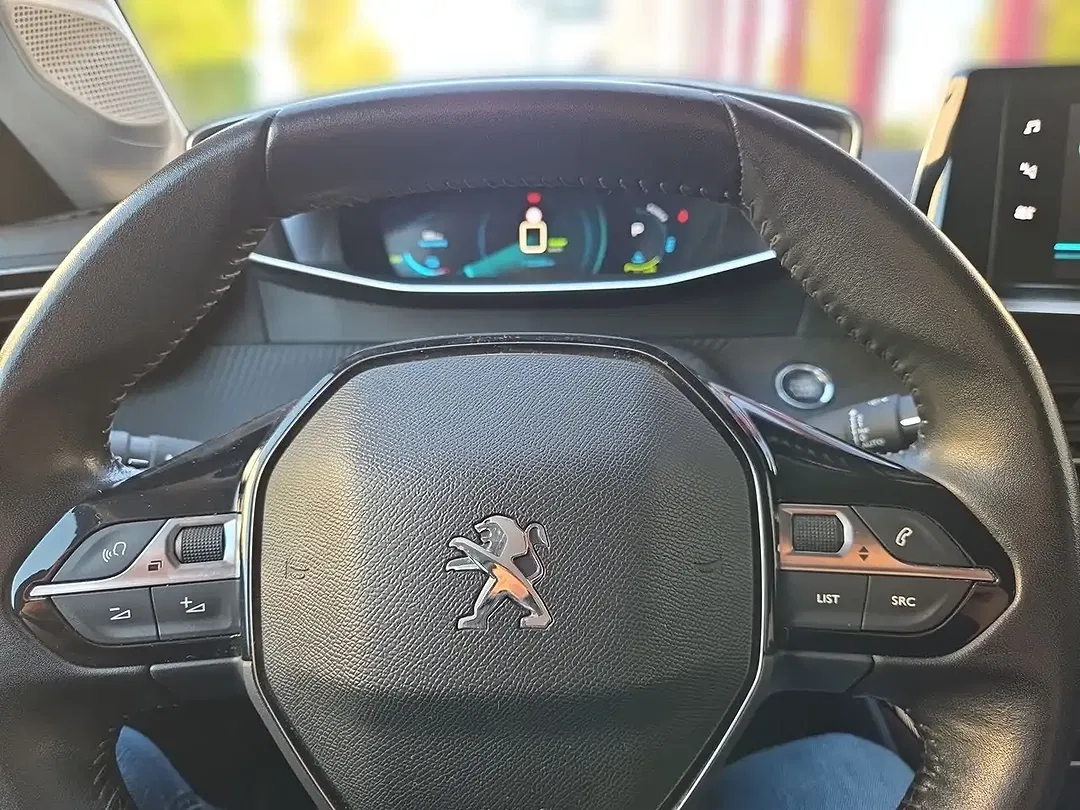 Peugeot 208 - Thumbnail 8