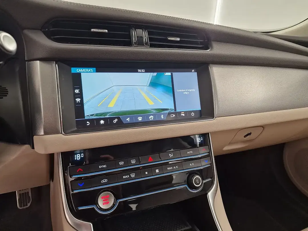 Jaguar XF - Thumbnail 10
