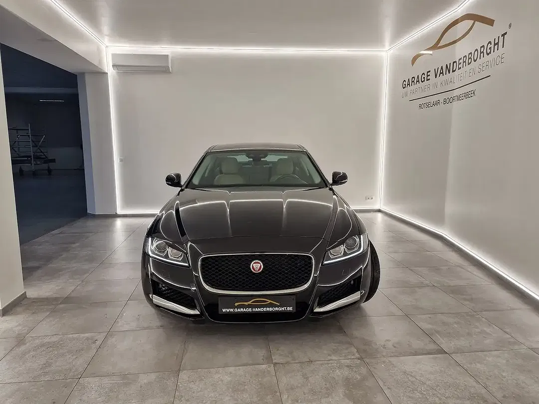 Jaguar XF - Thumbnail 2