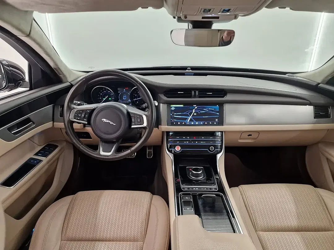 Jaguar XF - Thumbnail 6