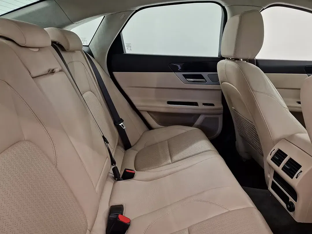 Jaguar XF - Thumbnail 8