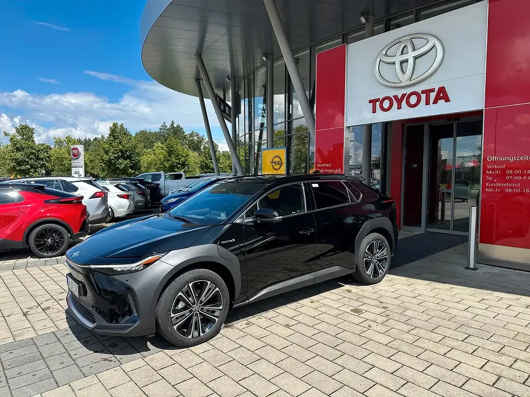 Toyota bZ4X - Thumbnail 2