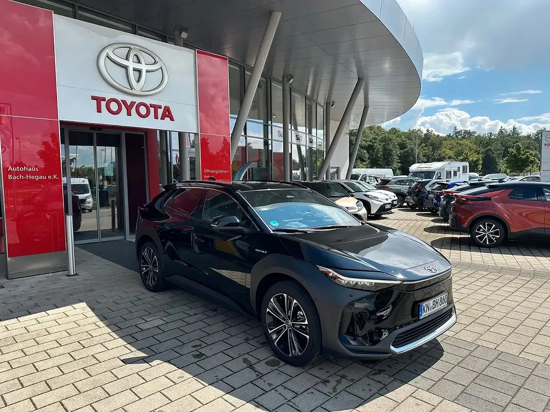 Toyota bZ4X - Thumbnail 4