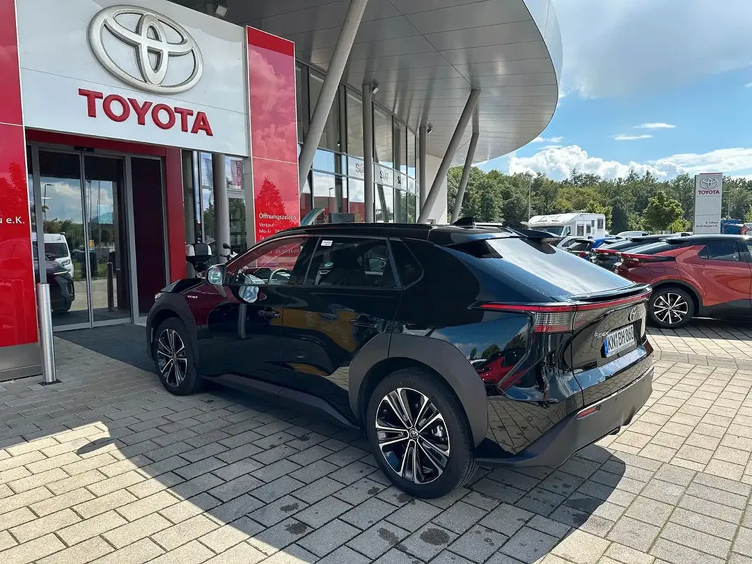 Toyota bZ4X - Thumbnail 6