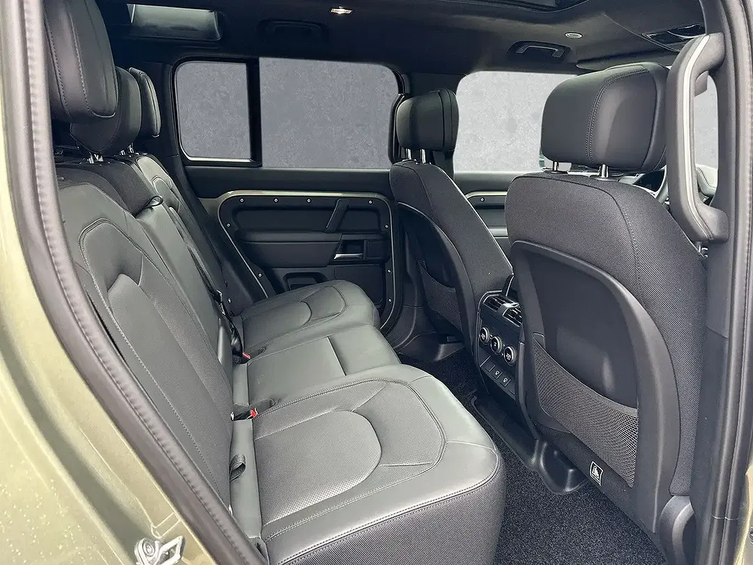 Land Rover Defender - Thumbnail 5