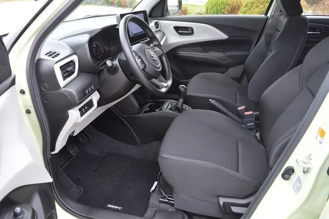 Suzuki Swift - Thumbnail 11