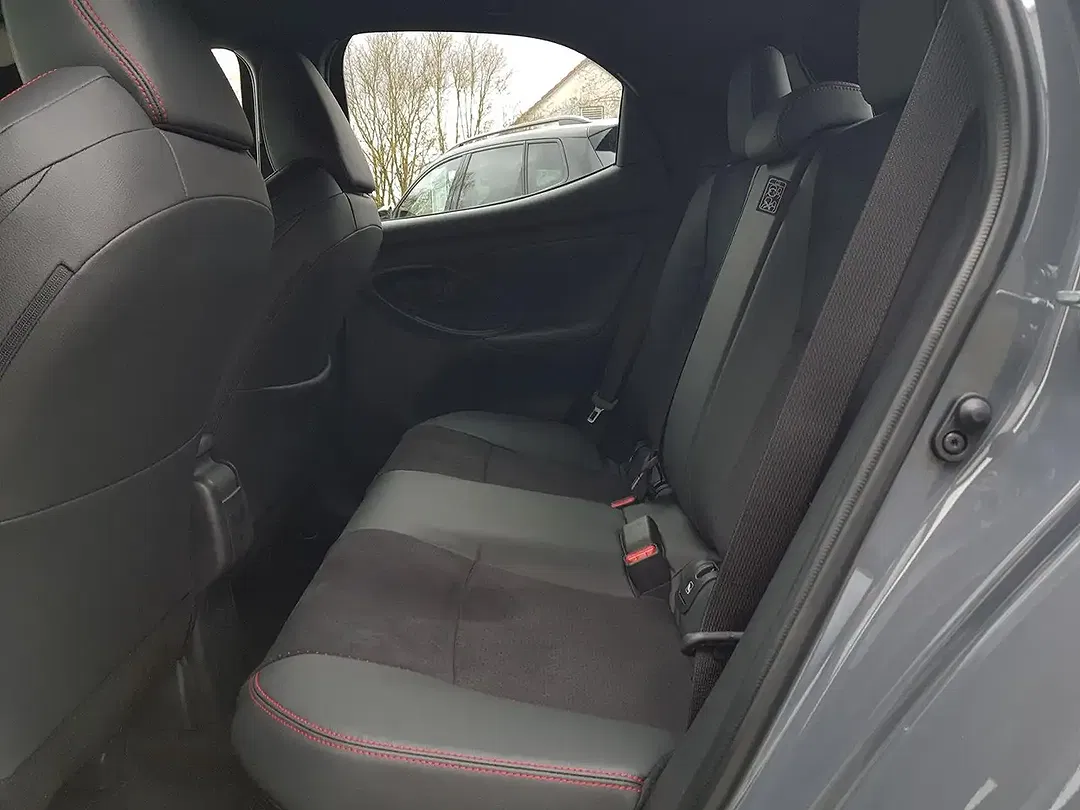 Toyota Yaris - Thumbnail 11