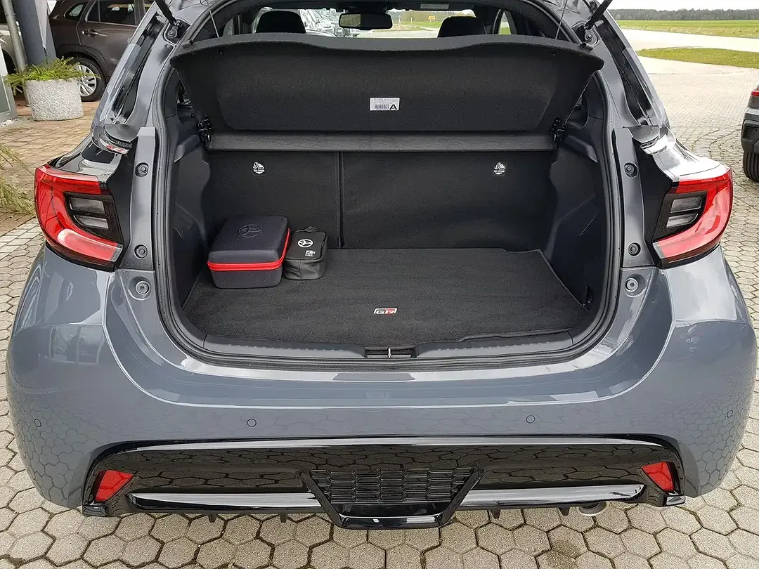 Toyota Yaris - Thumbnail 13