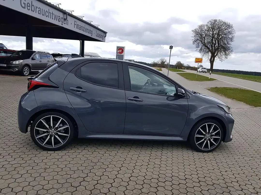 Toyota Yaris - Thumbnail 6