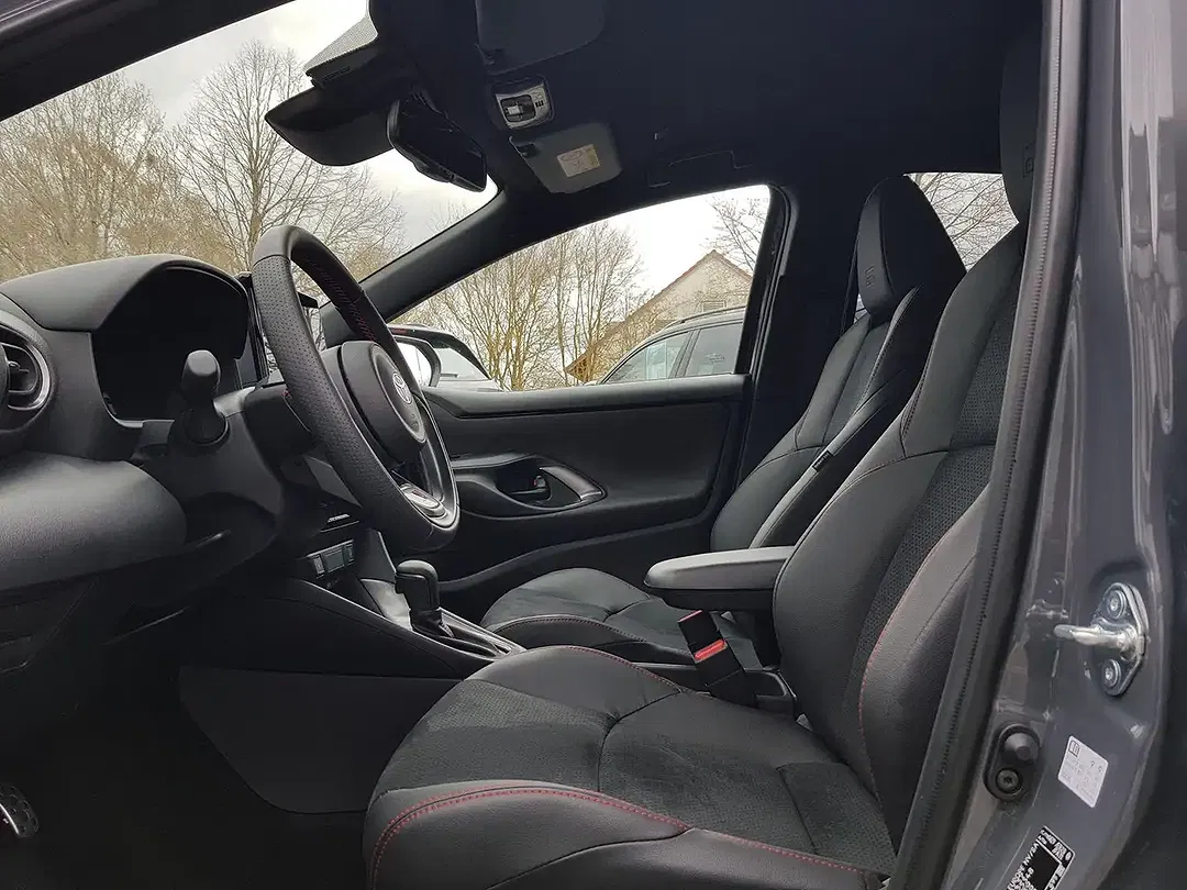Toyota Yaris - Thumbnail 9