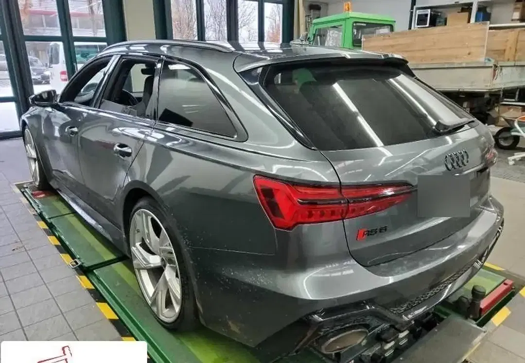 Audi RS6 - Thumbnail 2