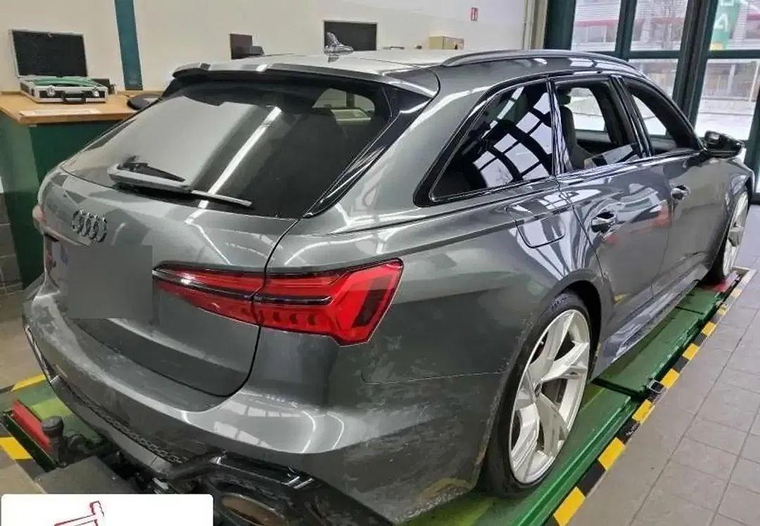 Audi RS6 - Thumbnail 3