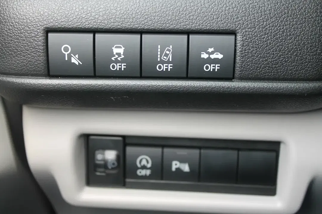 Suzuki Swift - Thumbnail 10