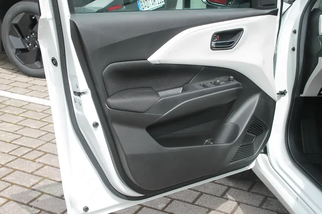 Suzuki Swift - Thumbnail 11