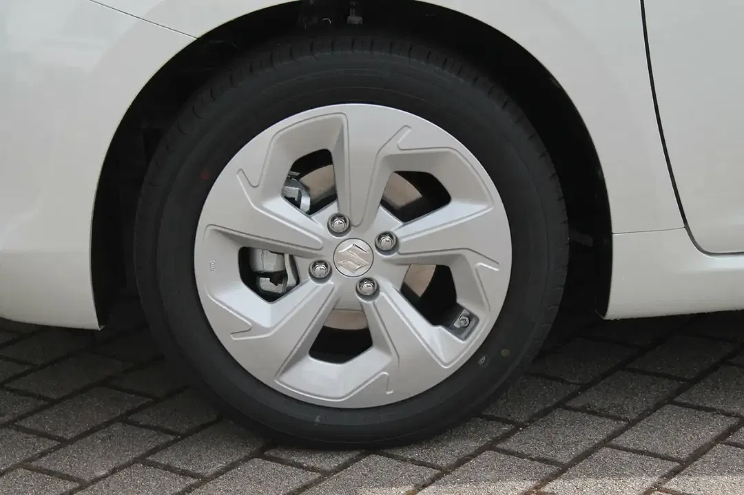 Suzuki Swift - Thumbnail 4
