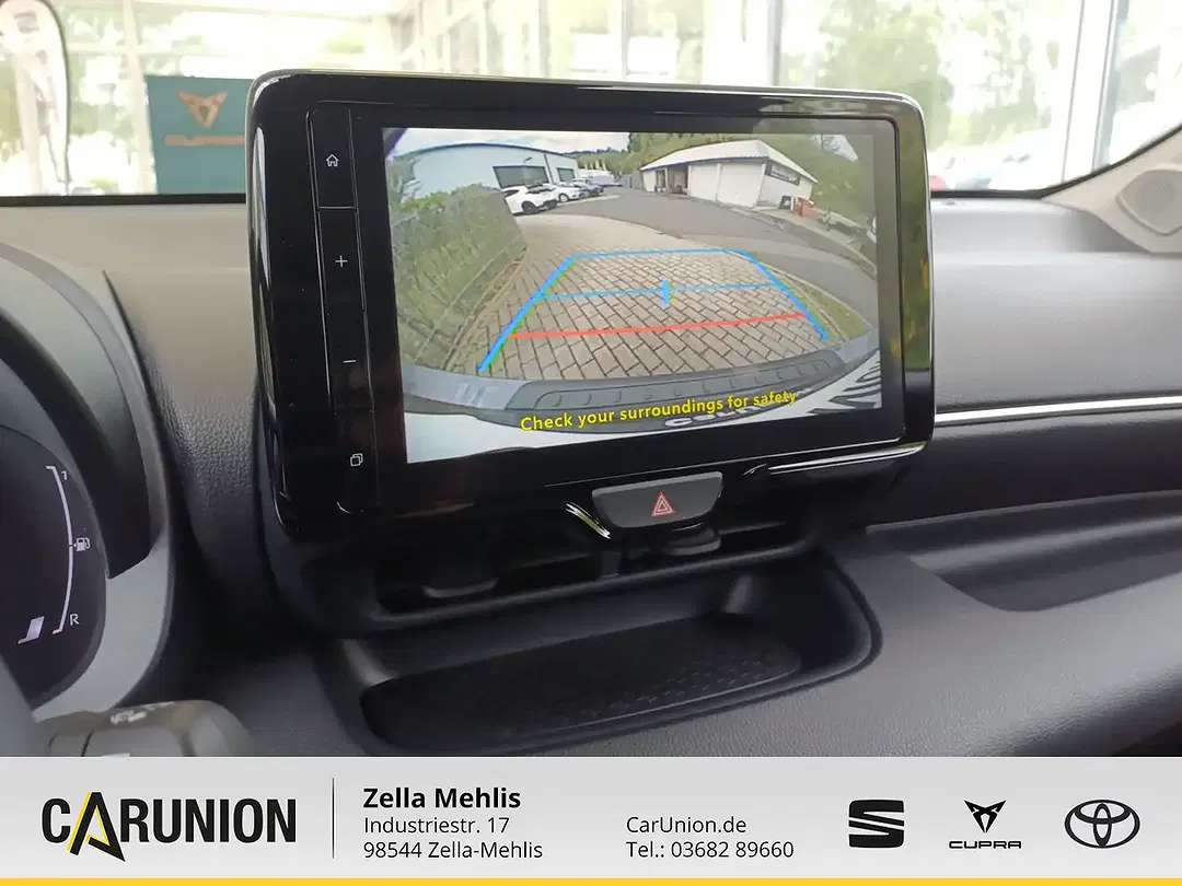 Toyota Yaris - Thumbnail 11