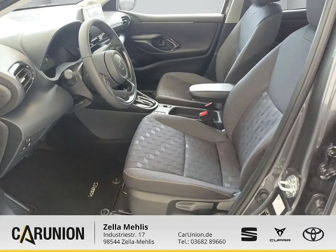 Toyota Yaris - Thumbnail 7