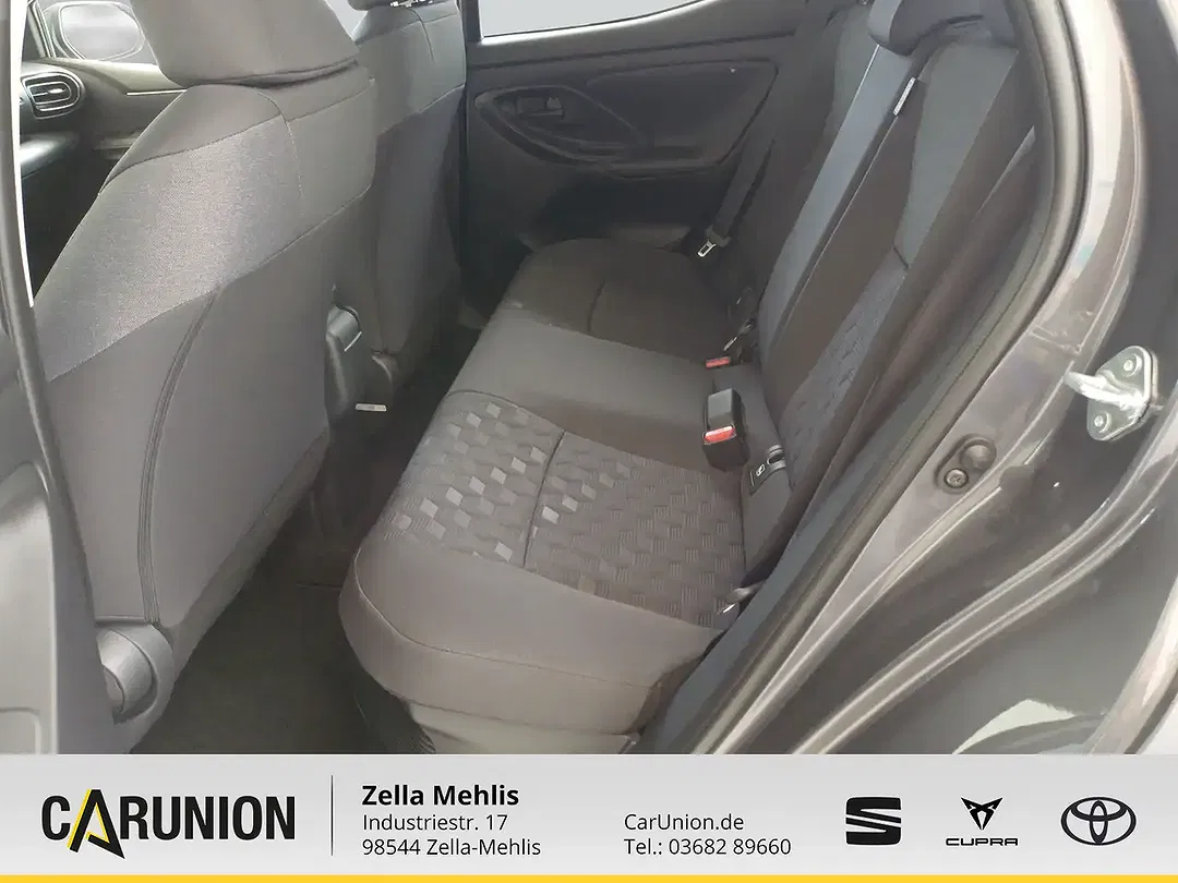 Toyota Yaris - Thumbnail 8