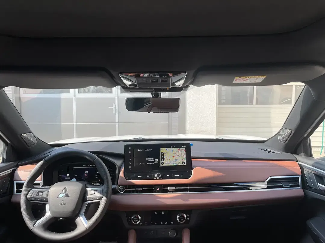 Mitsubishi Outlander - Thumbnail 11