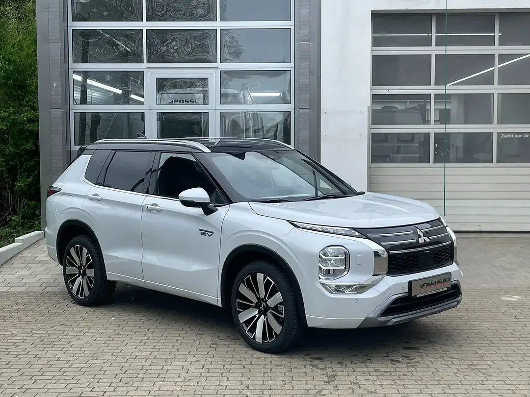 Mitsubishi Outlander - Thumbnail 3