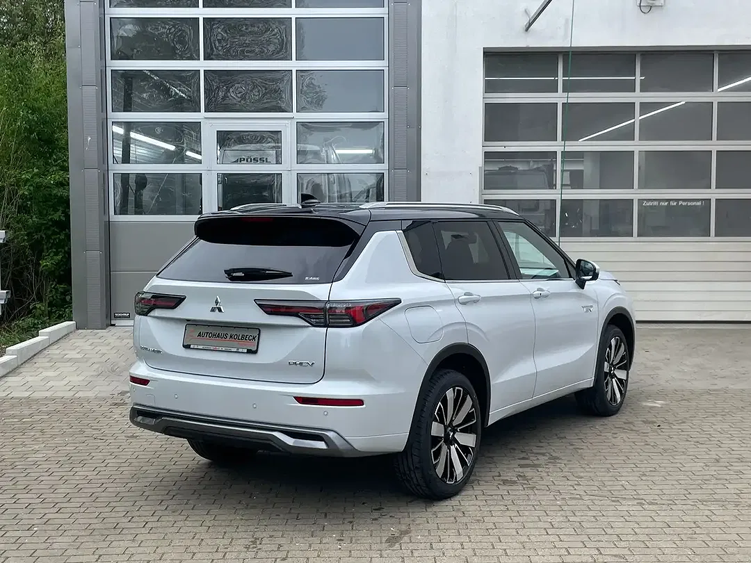 Mitsubishi Outlander - Thumbnail 5