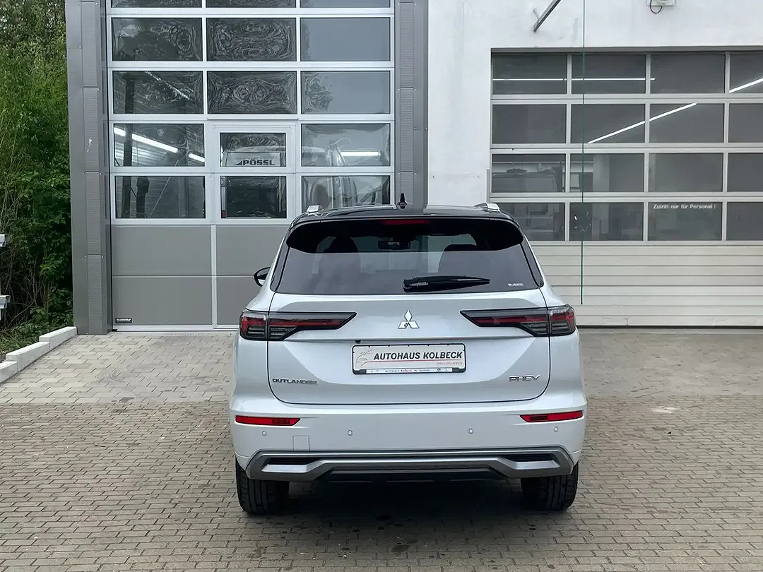 Mitsubishi Outlander - Thumbnail 6
