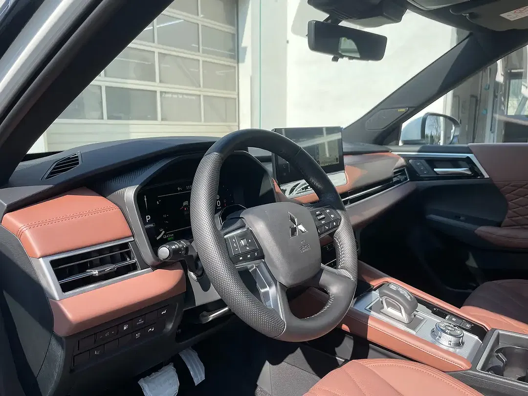 Mitsubishi Outlander - Thumbnail 9