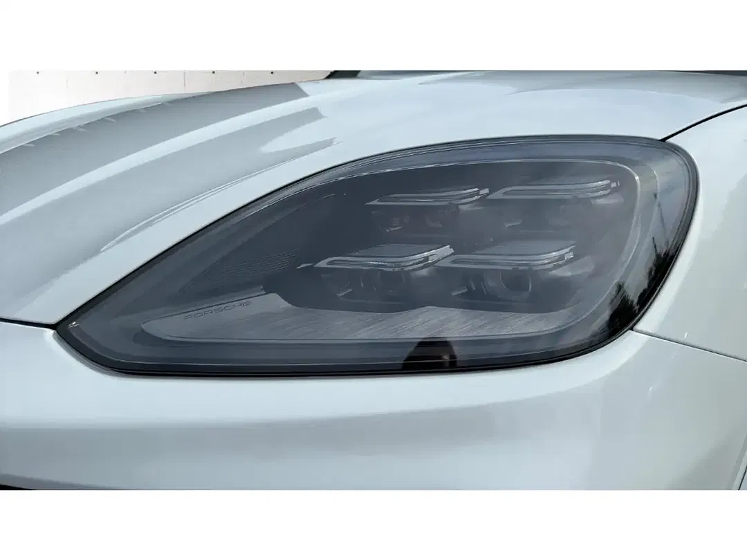 Porsche Cayenne - Thumbnail 9
