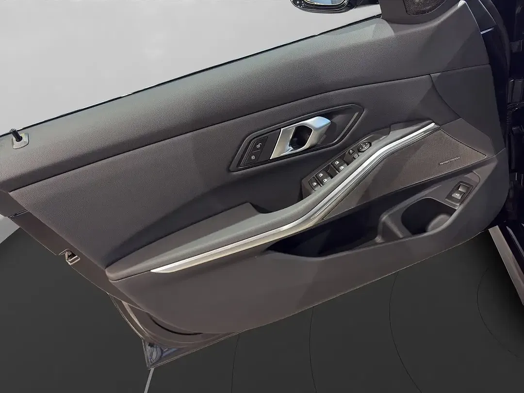 BMW 330 - Thumbnail 10