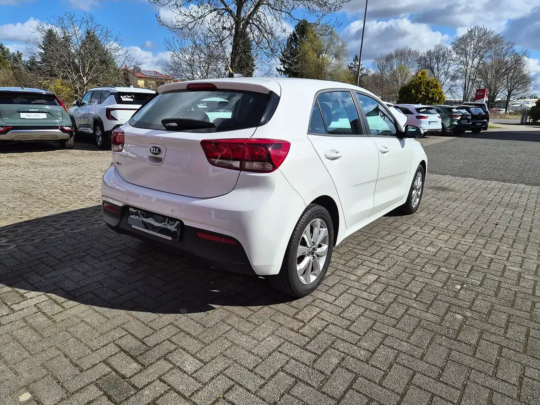 Kia Rio - Thumbnail 5