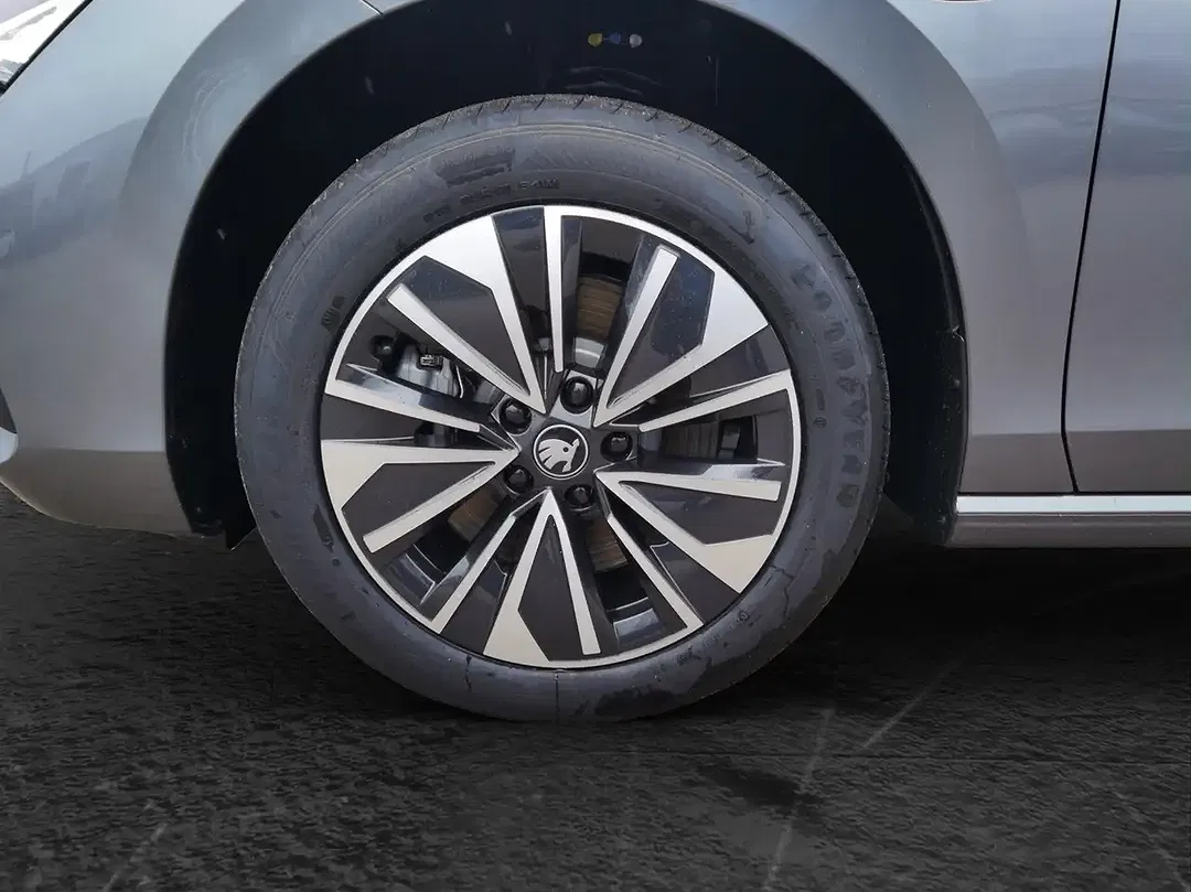Skoda Superb - Thumbnail 5
