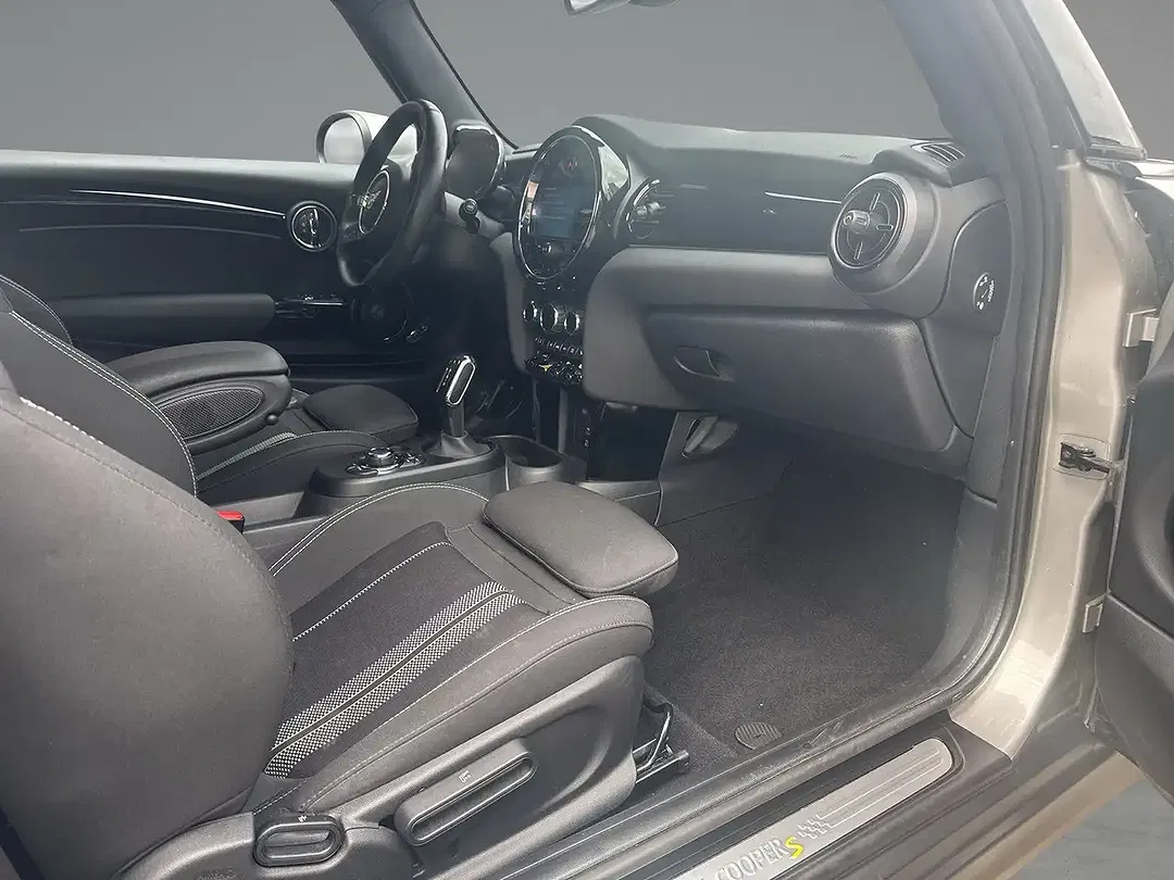 MINI Cooper SE - Thumbnail 19