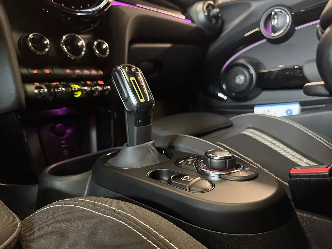 MINI Cooper SE - Thumbnail 25