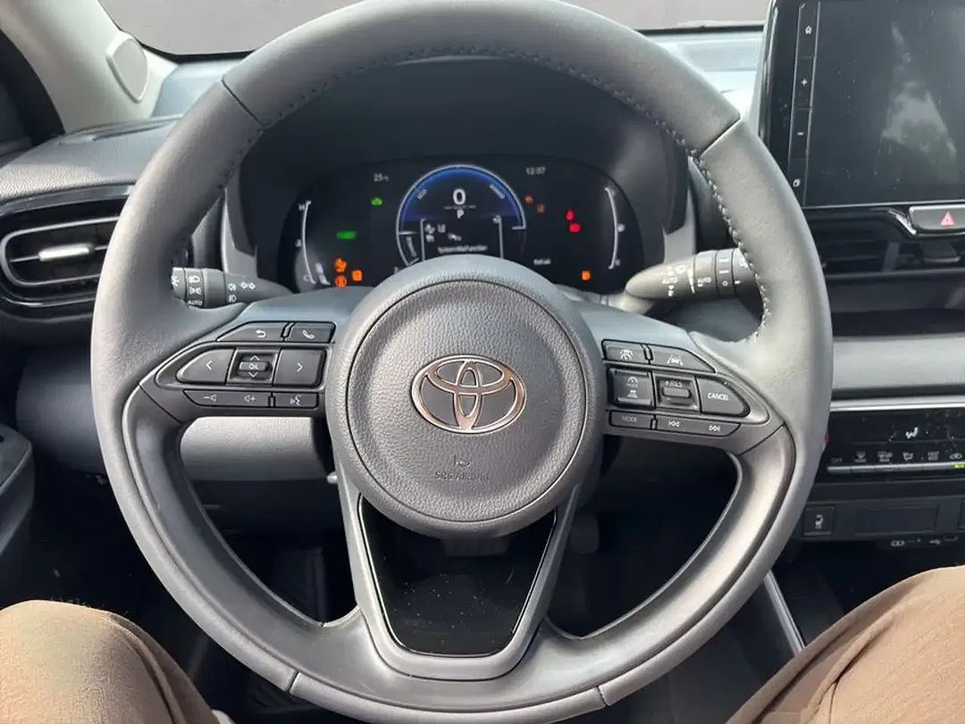 Toyota Yaris - Thumbnail 10