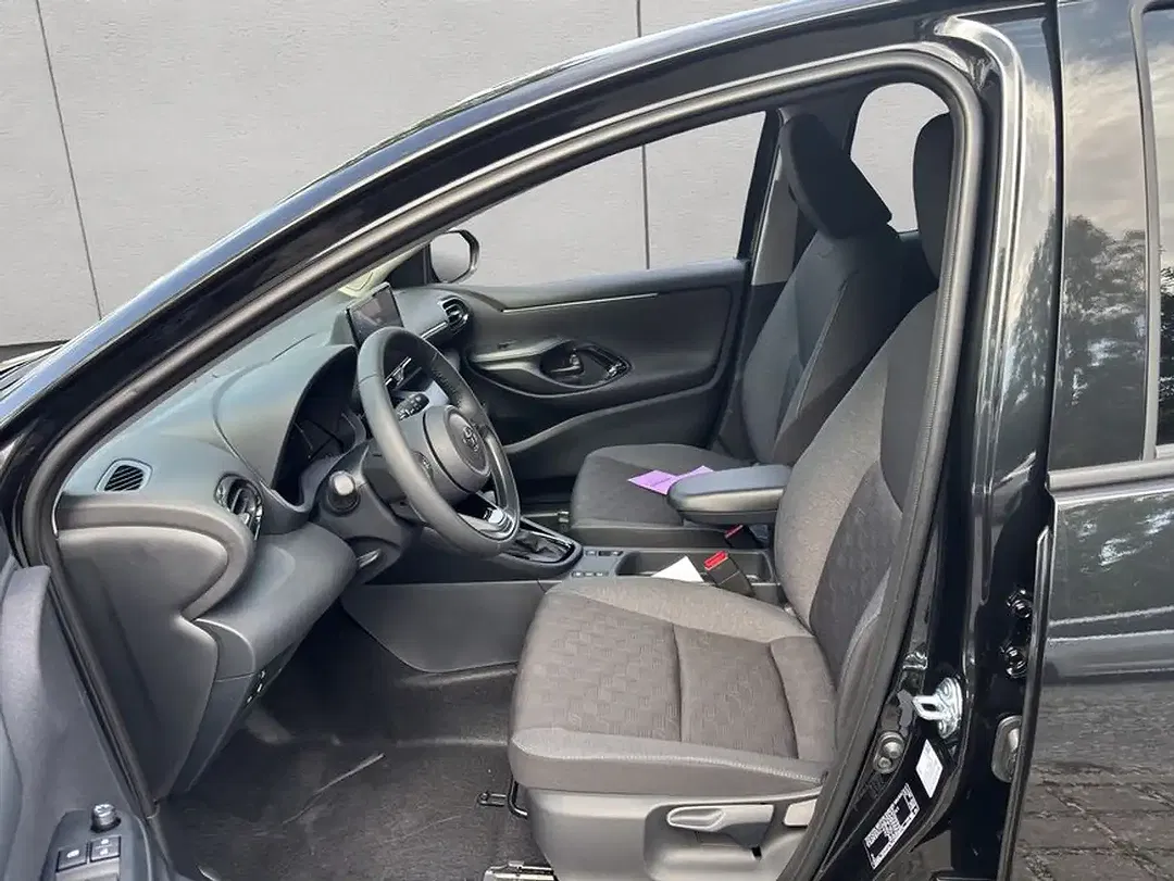 Toyota Yaris - Thumbnail 9