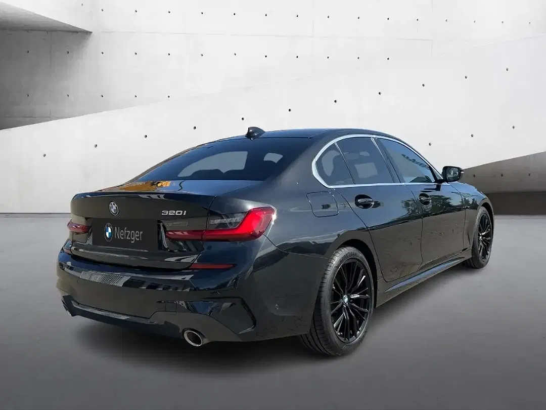 BMW 320 - Thumbnail 4