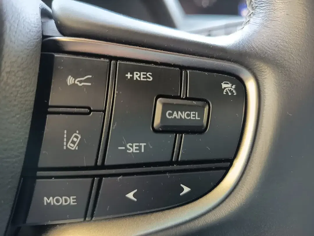 Lexus UX 250h - Thumbnail 12