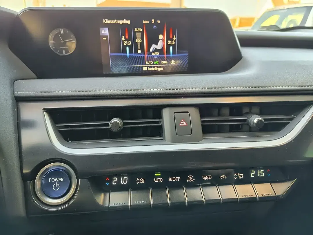 Lexus UX 250h - Thumbnail 13