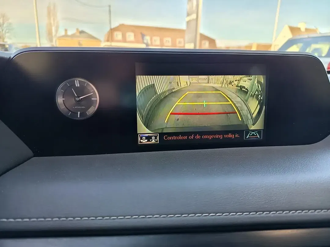 Lexus UX 250h - Thumbnail 20