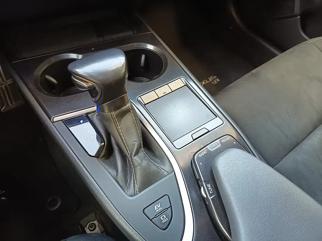Lexus UX 250h - Thumbnail 21