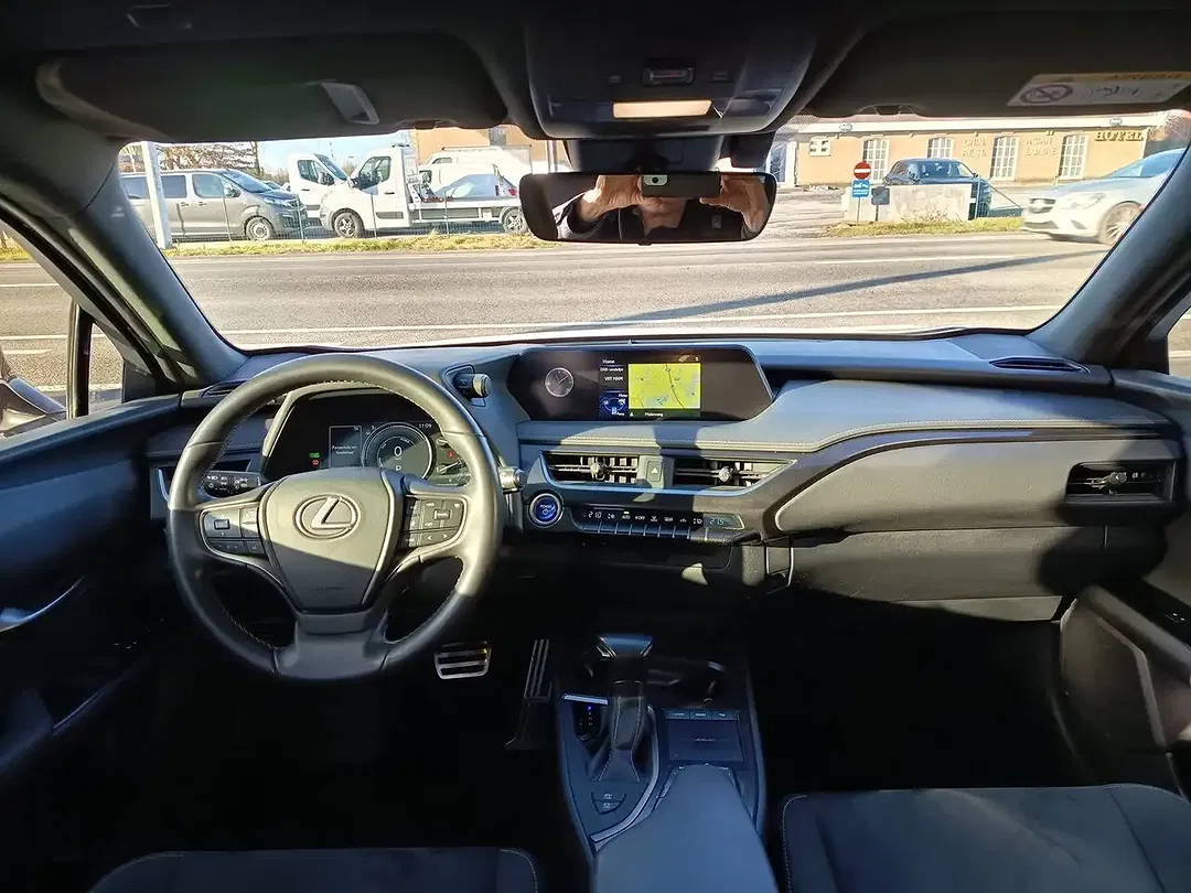 Lexus UX 250h - Thumbnail 7