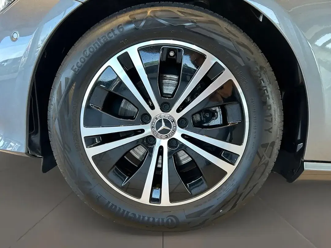 Mercedes-Benz E 220 - Thumbnail 11