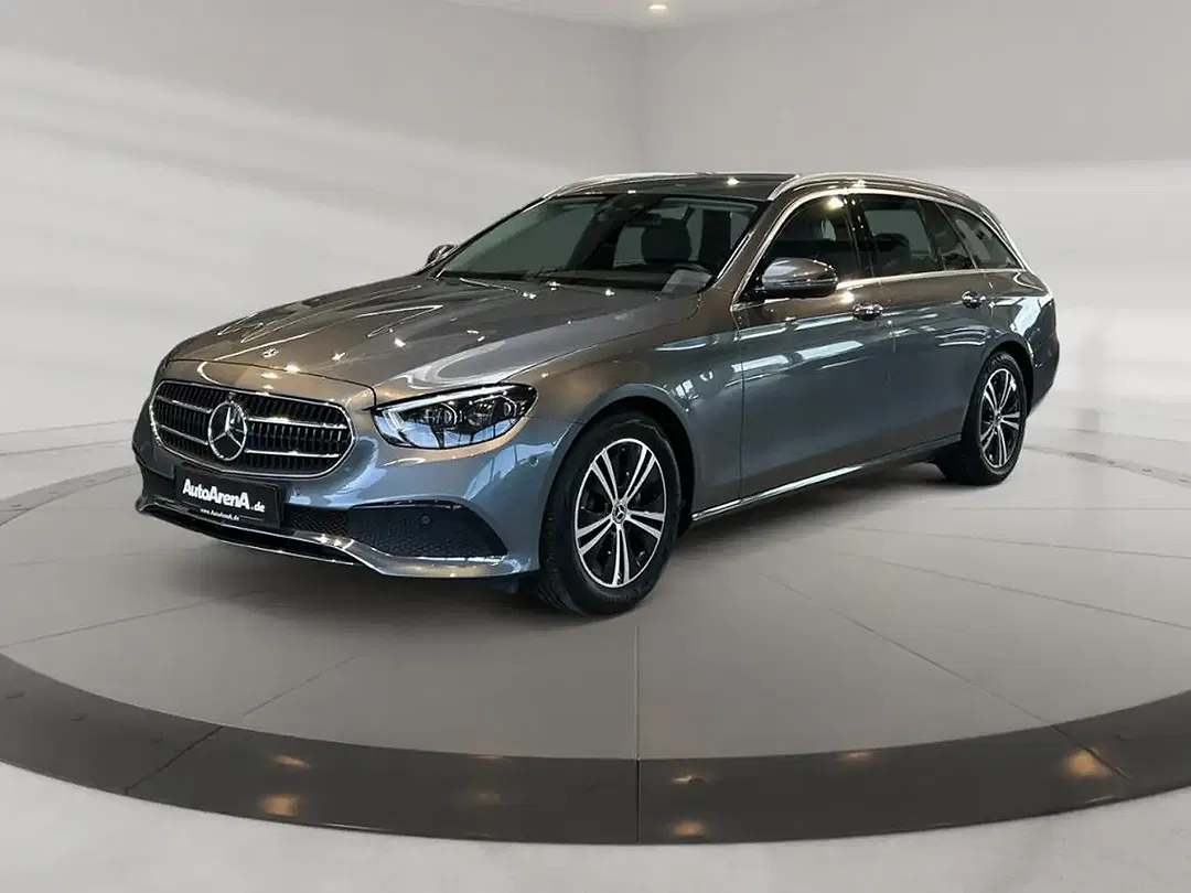 Mercedes-Benz E 220 - Thumbnail 1
