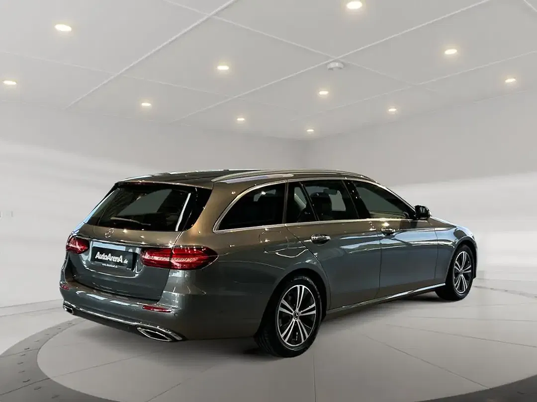 Mercedes-Benz E 220 - Thumbnail 2
